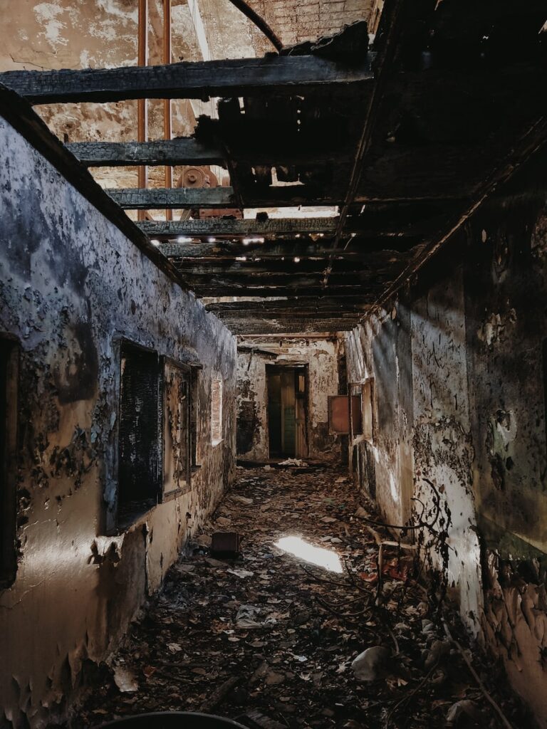 a run down building with peeling paint on the walls